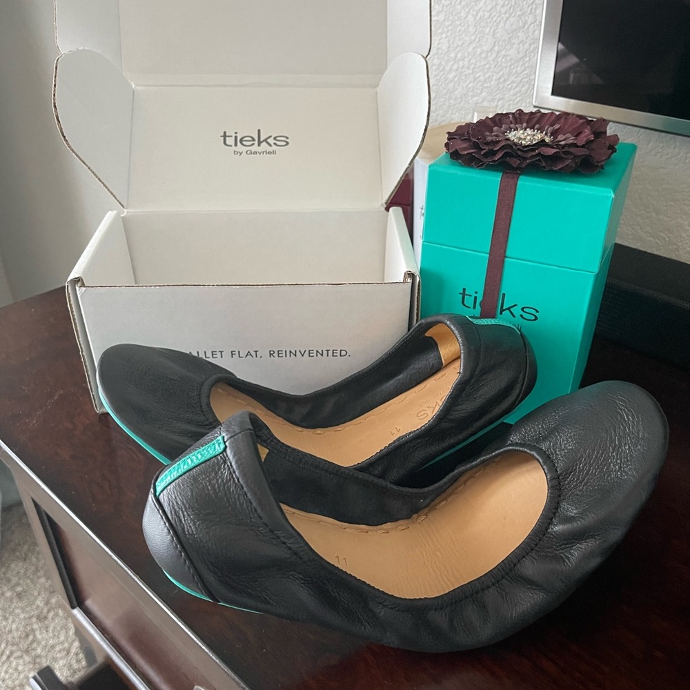Brand new Tieks
